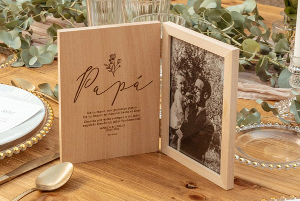Marco de fotos personalizado como regalo al padre para el d&iacute;a de la boda